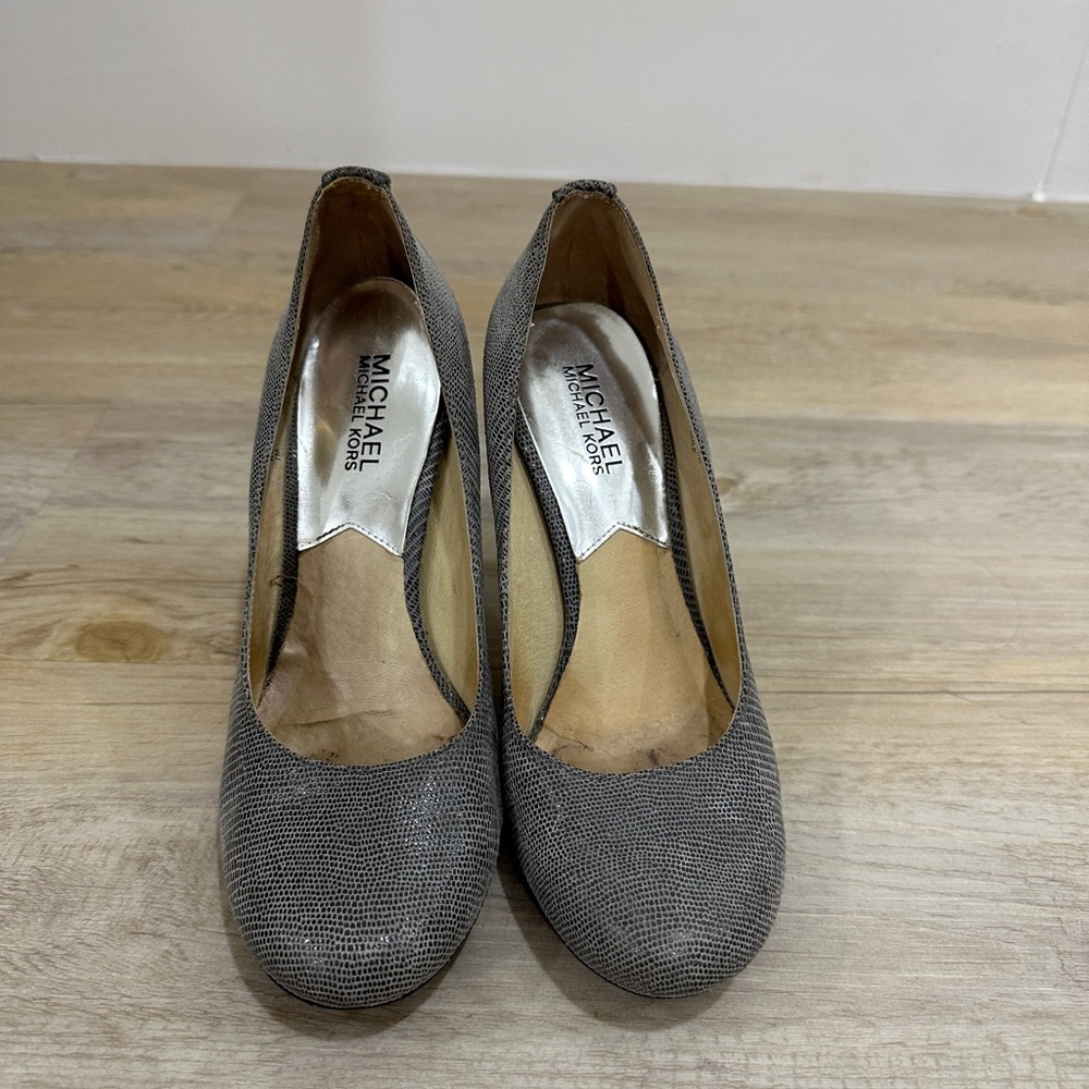 Michael Kors Round Toe Pump